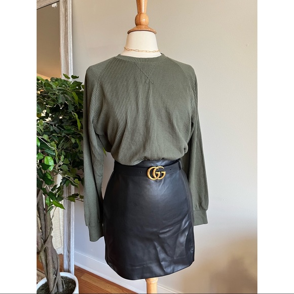 LIKE NEW Hollister soft green sweater - Picture 4 of 6